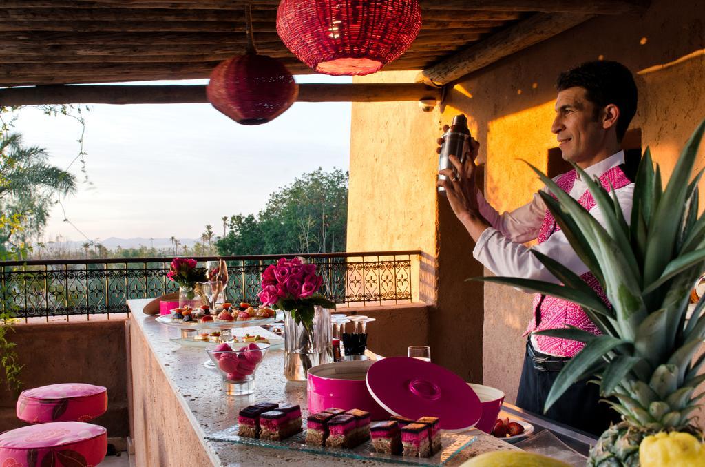 Tigmiza Boutique Hotel & Spa Ouled Jelal Екстер'єр фото A bartender at work